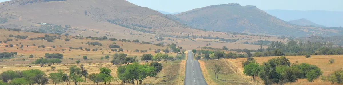 File:Road R400 between Krugersdorp and Hartbeespoort, South Africa.jpg -  Wikimedia Commons