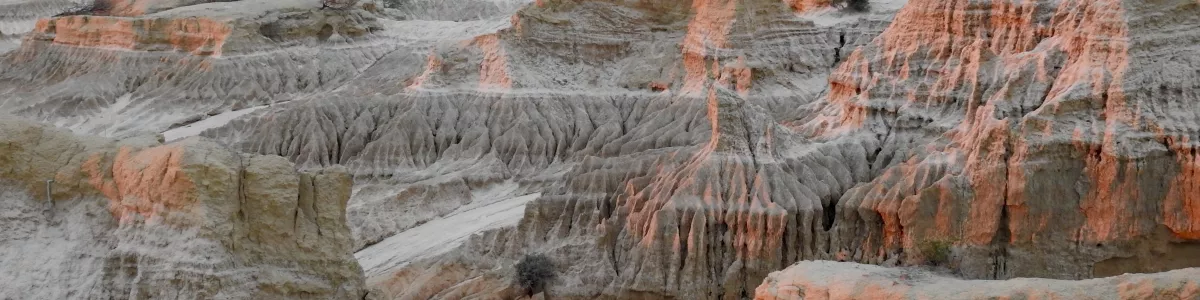 File:Walls of China in Mungo National ...