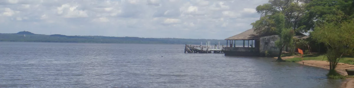 File:Costa del Lago Ypacarai - panoramio.jpg - Wikimedia Commons