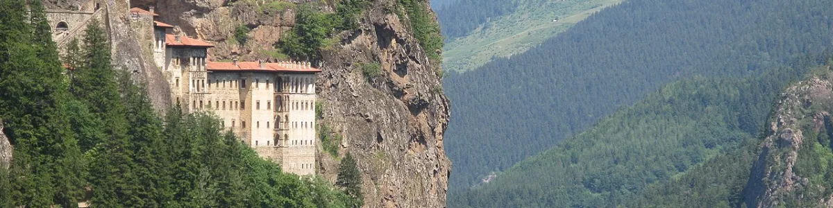 Sumela_monastery_in_province_of_Trabzon,_Turkey_view_from_the_road.JPG