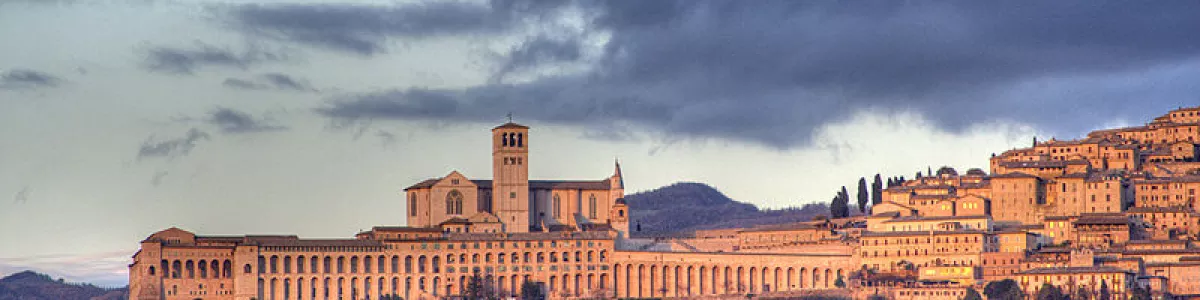 File:Assisi-skyline.jpg - Wikimedia Commons