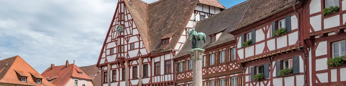 File:Platz vor dem Rathaus Forchheim 20190705 001.jpg - Wikimedia Commons