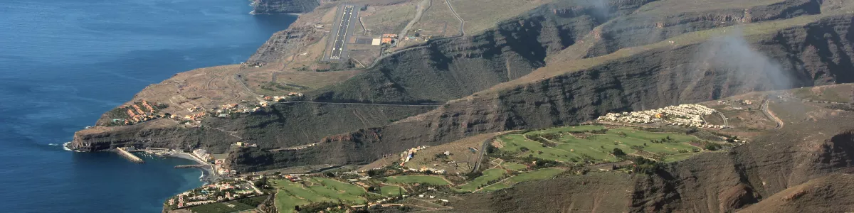 File:La Gomera airport - panoramio.jpg - Wikimedia Commons