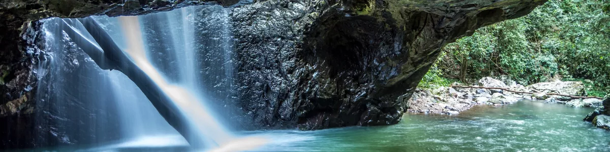 Springbrook natural bridge | Josselin ...