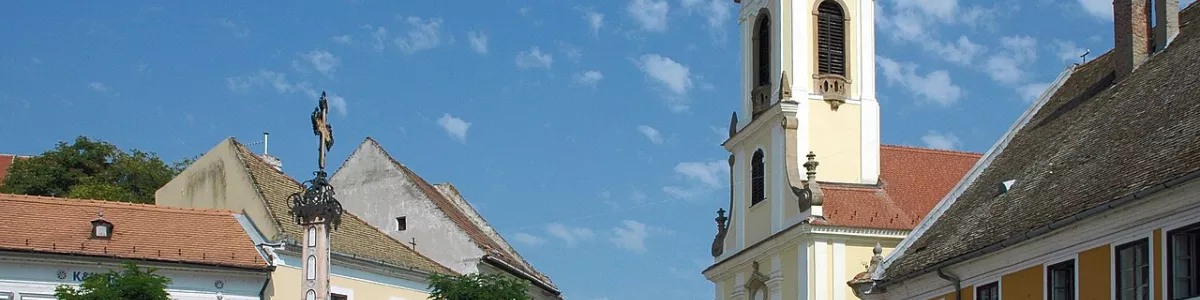 File:Fő tér, Szentendre, 2011.jpg - Wikimedia Commons