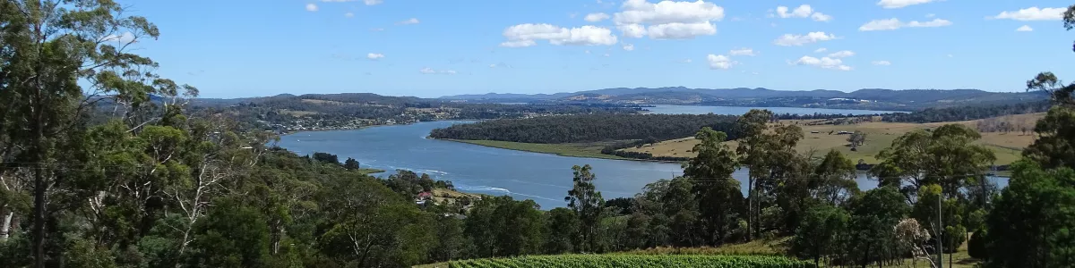 File:Tamar Valley Wine Route.jpg - Wikimedia Commons