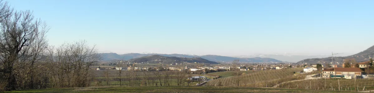 File:Panorama dei Colli Berici e Prealpi vicentine da Cortelà, Vo' 01.jpg -  Wikimedia Commons
