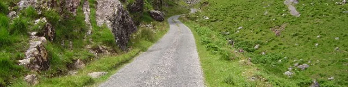 Ballaghbeama Gap © Richard Webb cc-by-sa/2.0 :: Geograph Ireland